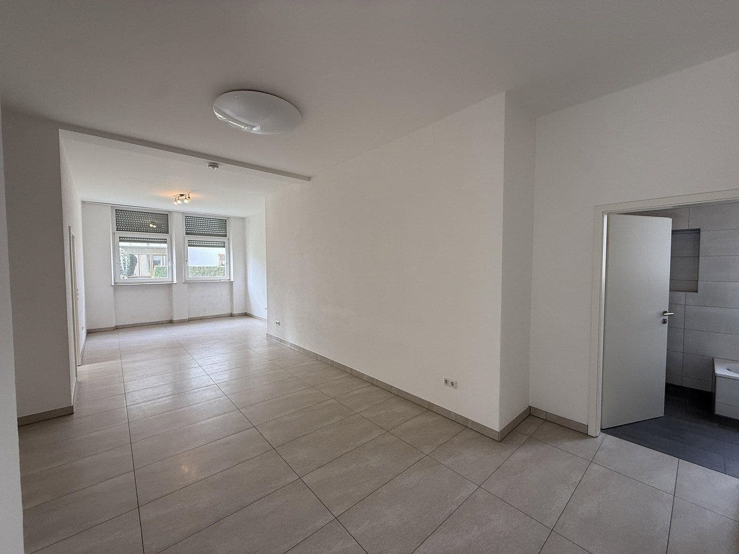 Pronájem bytu 3+1 90 m², Friesenstraße 8, Augsburg, Bavorsko Pronájem bytu 3+1 90 m², Friesenstraße 8, Augsburg, Bavorsko