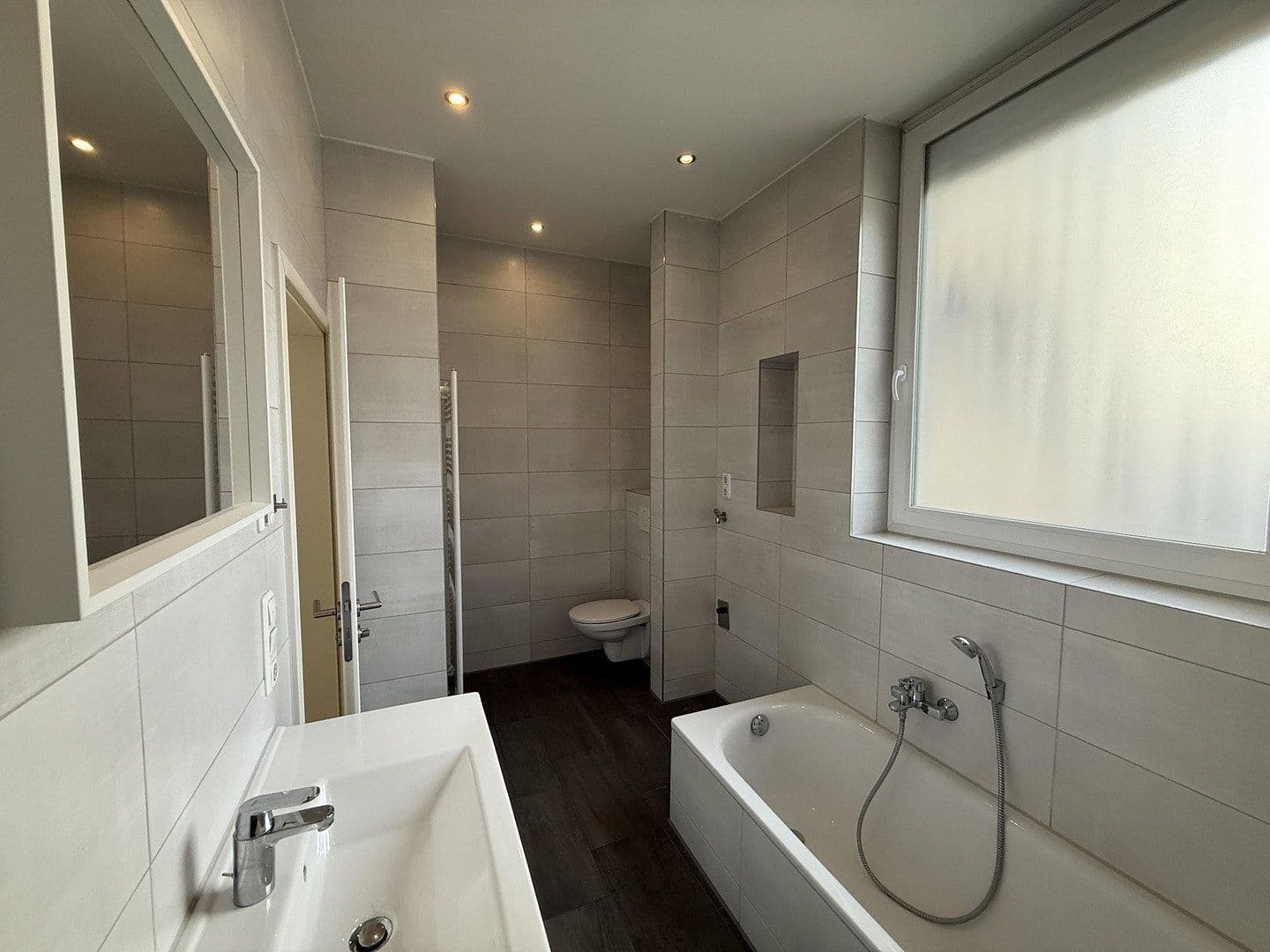 Pronájem bytu 3+1 90 m², Friesenstraße 8, Augsburg, Bavorsko Pronájem bytu 3+1 90 m², Friesenstraße 8, Augsburg, Bavorsko