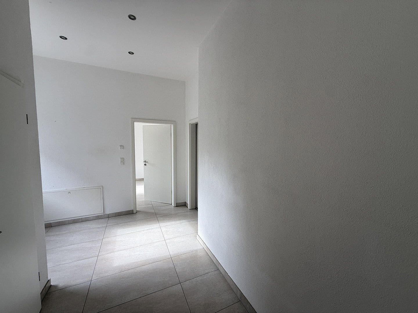 Pronájem bytu 3+1 90 m², Friesenstraße 8, Augsburg, Bavorsko Pronájem bytu 3+1 90 m², Friesenstraße 8, Augsburg, Bavorsko