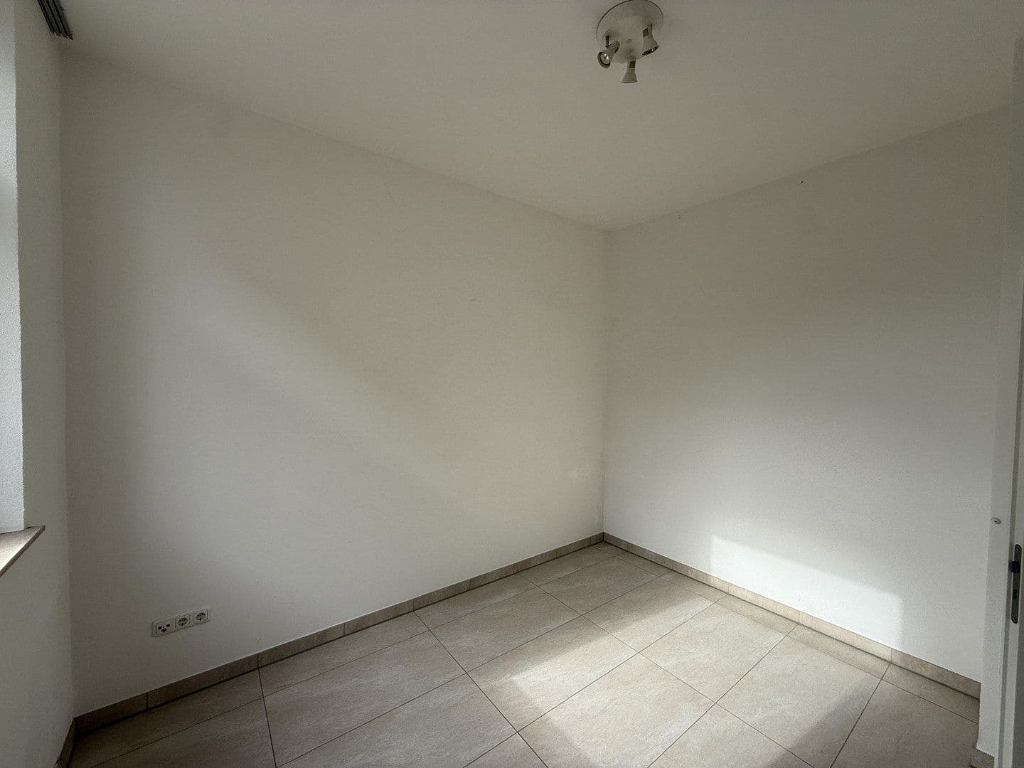 Pronájem bytu 3+1 90 m², Friesenstraße 8, Augsburg, Bavorsko Pronájem bytu 3+1 90 m², Friesenstraße 8, Augsburg, Bavorsko