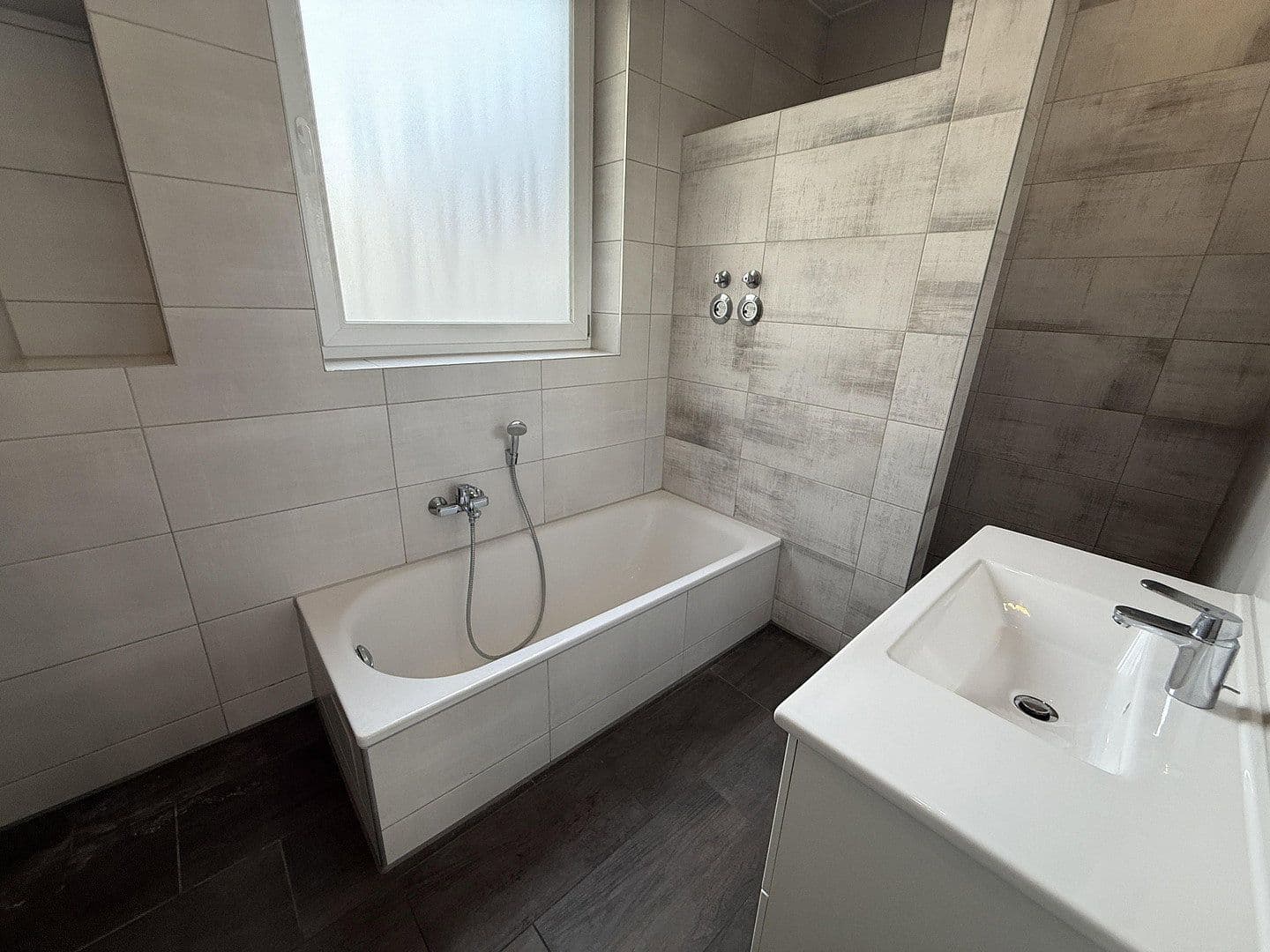 Pronájem bytu 3+1 90 m², Friesenstraße 8, Augsburg, Bavorsko Pronájem bytu 3+1 90 m², Friesenstraße 8, Augsburg, Bavorsko