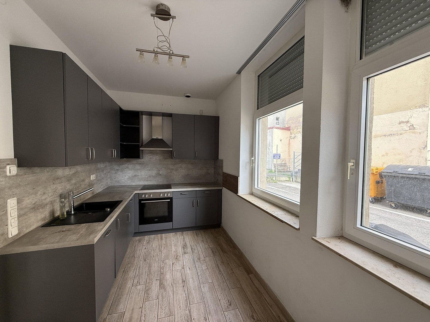 Pronájem bytu 3+1 90 m², Friesenstraße 8, Augsburg, Bavorsko Pronájem bytu 3+1 90 m², Friesenstraße 8, Augsburg, Bavorsko