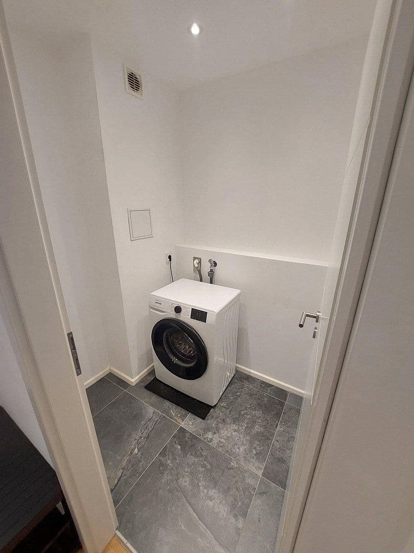 Pronájem bytu 1+1 36 m², Thersienhöhe 6c, München - Schwanthalerhöhe, Bavorsko Pronájem bytu 1+1 36 m², Thersienhöhe 6c, München - Schwanthalerhöhe, Bavorsko