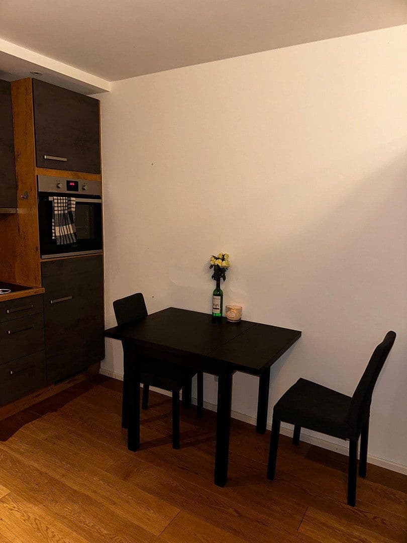 Pronájem bytu 1+1 36 m², Thersienhöhe 6c, München - Schwanthalerhöhe, Bavorsko Pronájem bytu 1+1 36 m², Thersienhöhe 6c, München - Schwanthalerhöhe, Bavorsko