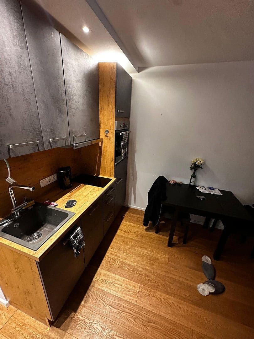 Pronájem bytu 1+1 36 m², Thersienhöhe 6c, München - Schwanthalerhöhe, Bavorsko Pronájem bytu 1+1 36 m², Thersienhöhe 6c, München - Schwanthalerhöhe, Bavorsko