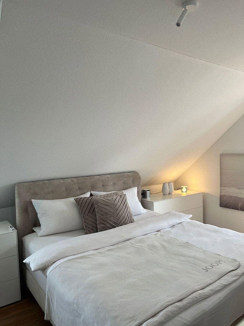 Pronájem bytu 3+1 102 m², Schwäbisch Hall, Bádensko-Württembersko Pronájem bytu 3+1 102 m², Schwäbisch Hall, Bádensko-Württembersko