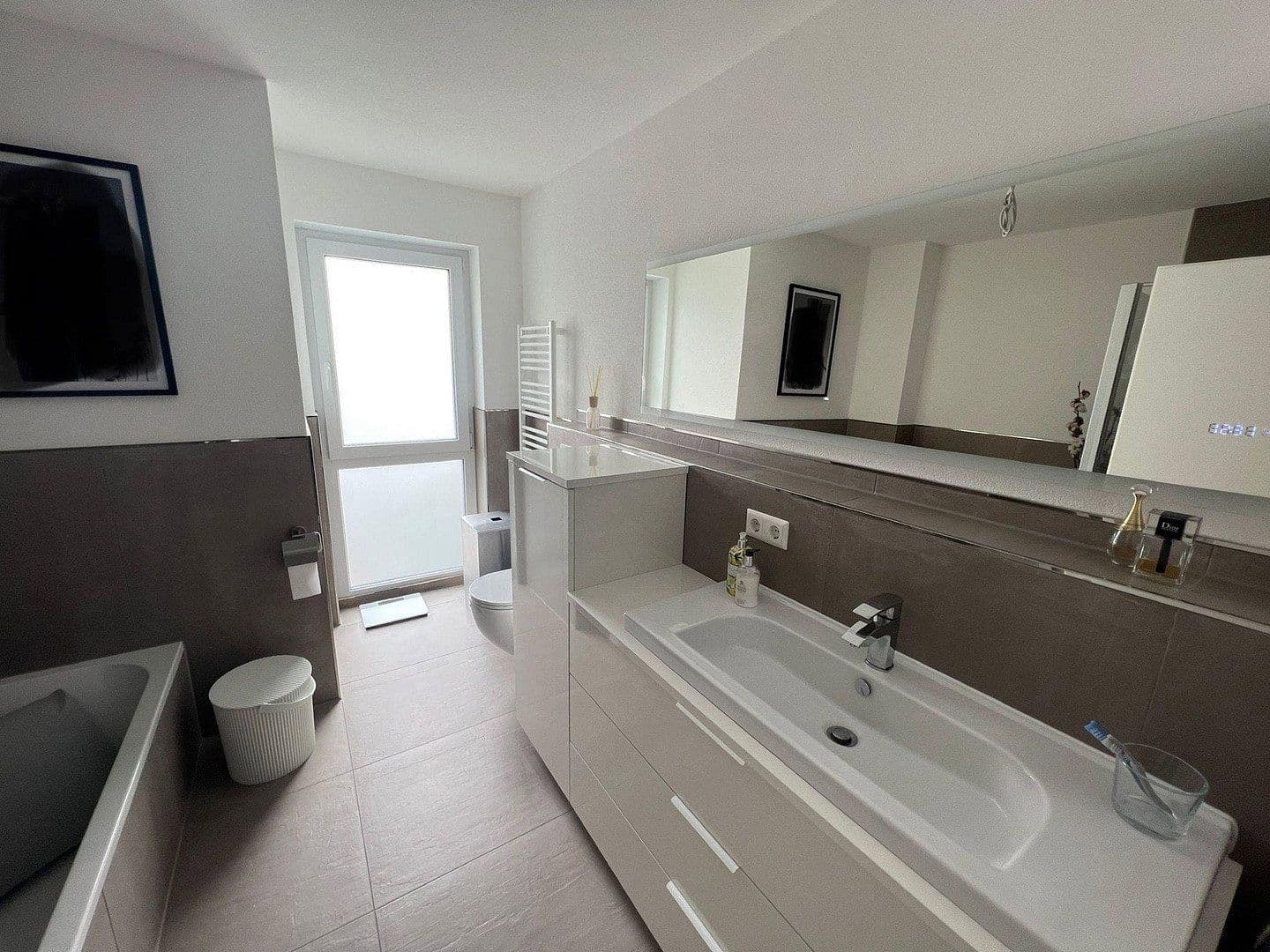 Pronájem bytu 3+1 102 m², Schwäbisch Hall, Bádensko-Württembersko Pronájem bytu 3+1 102 m², Schwäbisch Hall, Bádensko-Württembersko