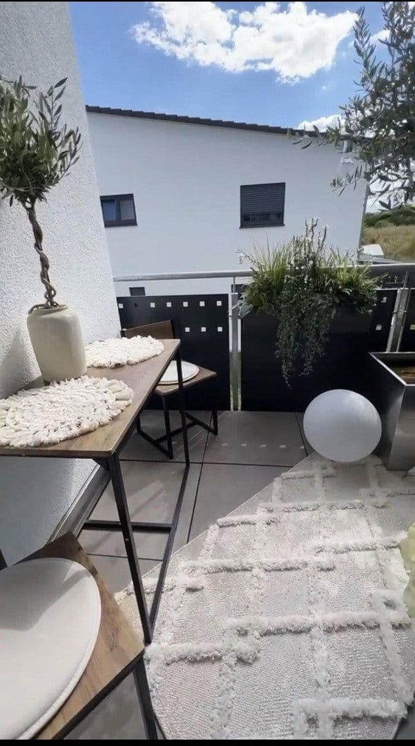 Pronájem bytu 3+1 102 m², Schwäbisch Hall, Bádensko-Württembersko Pronájem bytu 3+1 102 m², Schwäbisch Hall, Bádensko-Württembersko