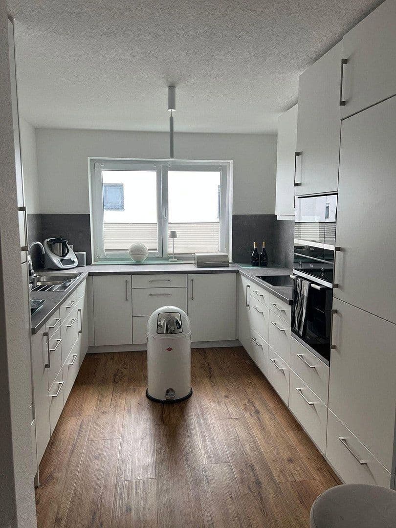 Pronájem bytu 3+1 102 m², Schwäbisch Hall, Bádensko-Württembersko Pronájem bytu 3+1 102 m², Schwäbisch Hall, Bádensko-Württembersko