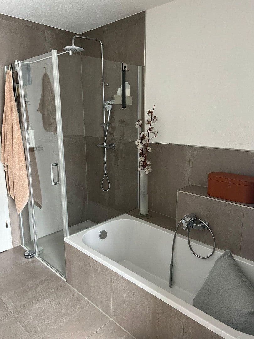 Pronájem bytu 3+1 102 m², Schwäbisch Hall, Bádensko-Württembersko Pronájem bytu 3+1 102 m², Schwäbisch Hall, Bádensko-Württembersko