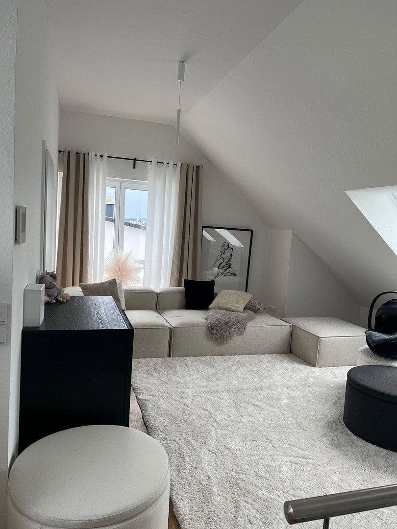 Pronájem bytu 3+1 102 m², Schwäbisch Hall, Bádensko-Württembersko Pronájem bytu 3+1 102 m², Schwäbisch Hall, Bádensko-Württembersko