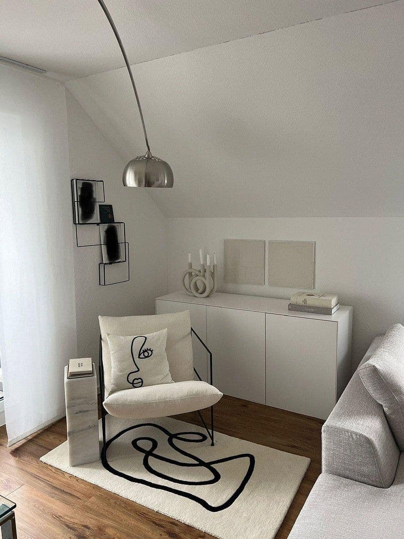 Pronájem bytu 3+1 102 m², Schwäbisch Hall, Bádensko-Württembersko Pronájem bytu 3+1 102 m², Schwäbisch Hall, Bádensko-Württembersko