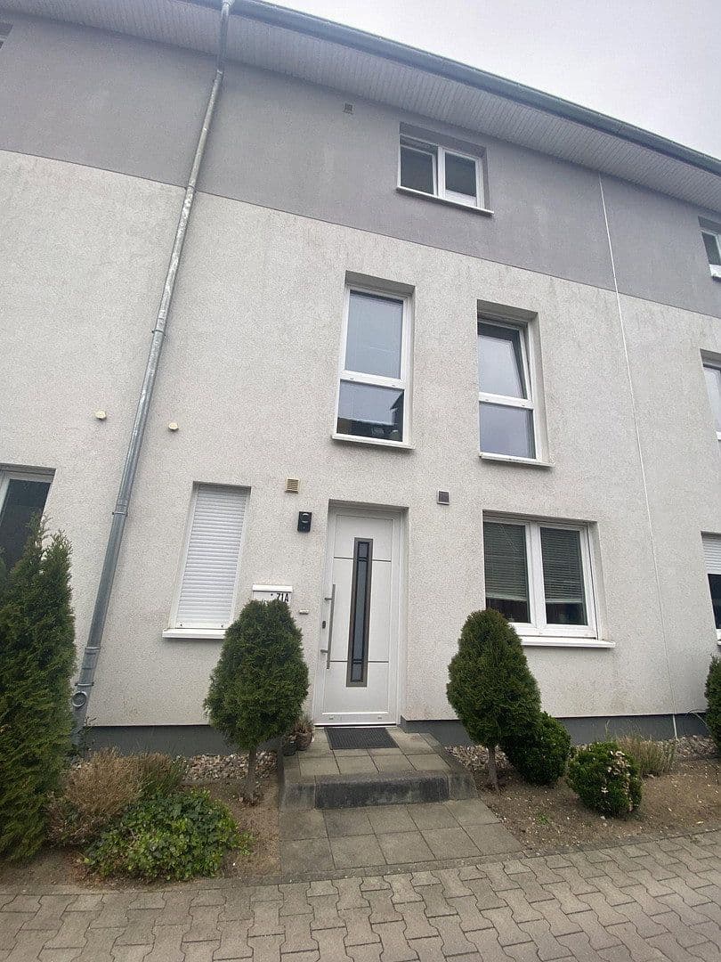 Pronájem domu 124 m², pozemek 250 m², Quickborn, Šlesvicko-Holštýnsko Pronájem domu 124 m², pozemek 250 m², Quickborn, Šlesvicko-Holštýnsko