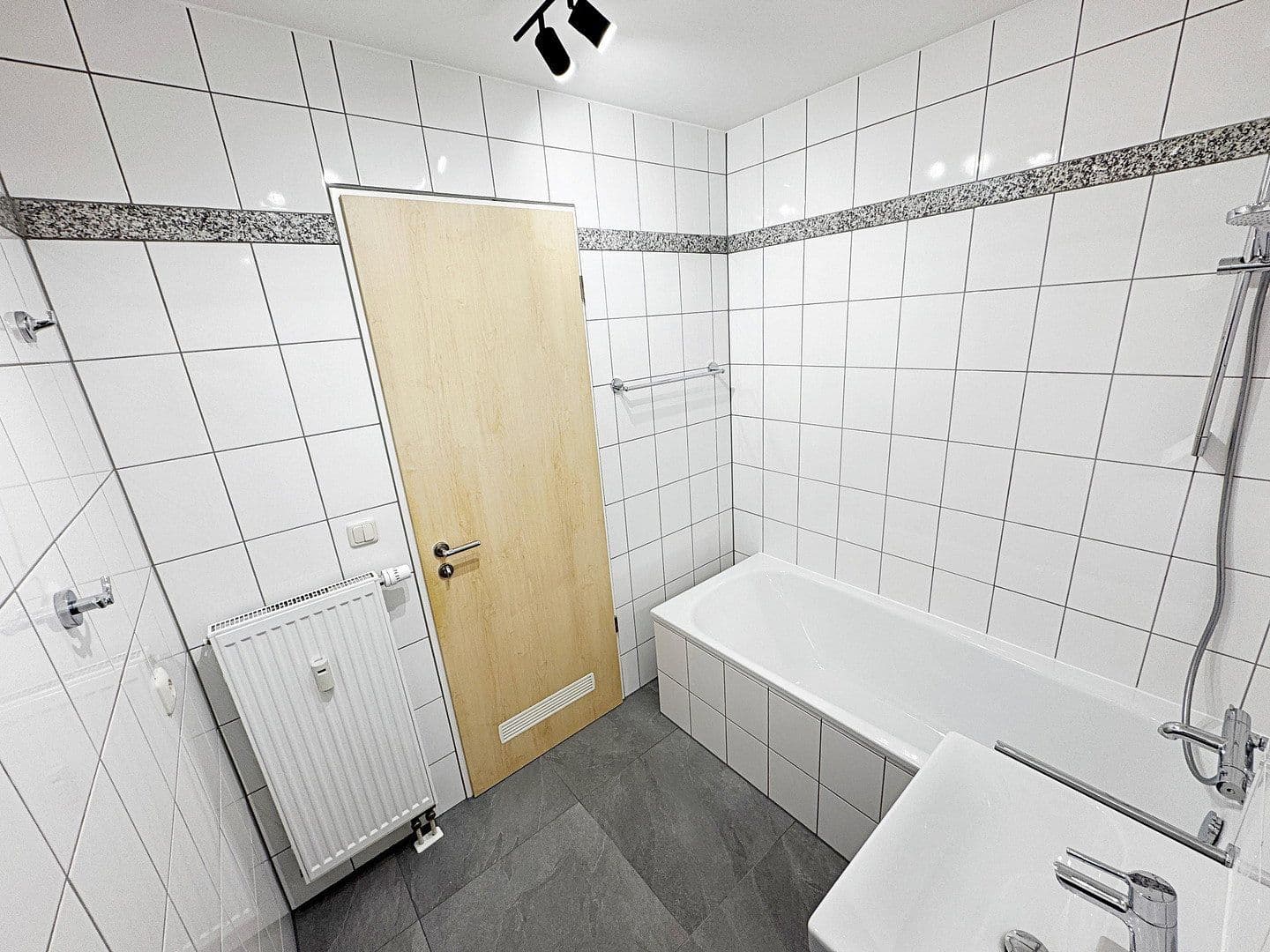 Pronájem bytu 2+1 48 m², Landsham bei Kirchheim, Bavorsko Pronájem bytu 2+1 48 m², Landsham bei Kirchheim, Bavorsko