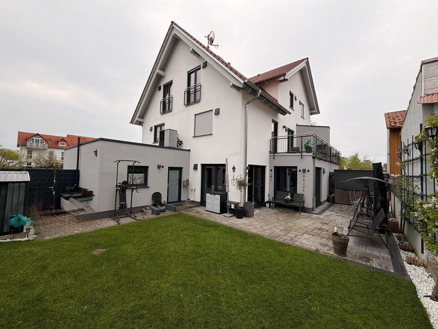 Pronájem domu 190 m², pozemek 311 m², Bruchköbel, Hessen Pronájem domu 190 m², pozemek 311 m², Bruchköbel, Hessen