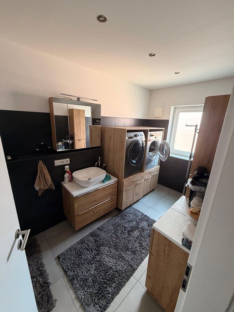 Pronájem domu 190 m², pozemek 311 m², Bruchköbel, Hessen Pronájem domu 190 m², pozemek 311 m², Bruchköbel, Hessen