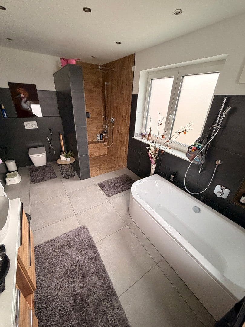 Pronájem domu 190 m², pozemek 311 m², Bruchköbel, Hessen Pronájem domu 190 m², pozemek 311 m², Bruchköbel, Hessen