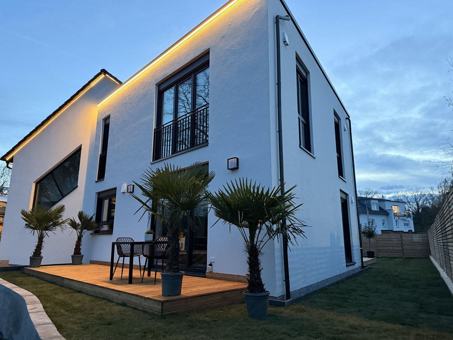 Prodej domu 161 m², pozemek 318 m², Erlangen, Bavorsko Prodej domu 161 m², pozemek 318 m², Erlangen, Bavorsko