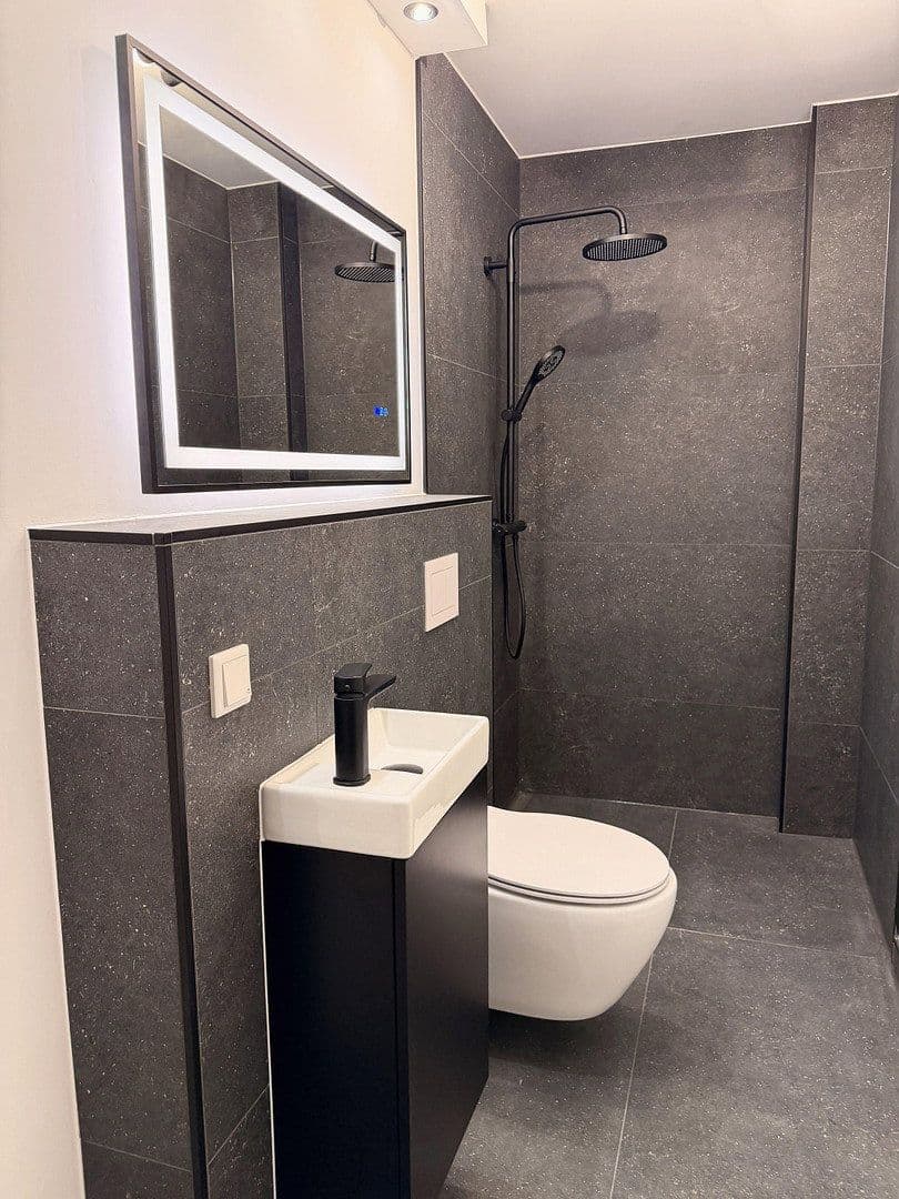 Prodej domu 161 m², pozemek 318 m², Erlangen, Bavorsko Prodej domu 161 m², pozemek 318 m², Erlangen, Bavorsko