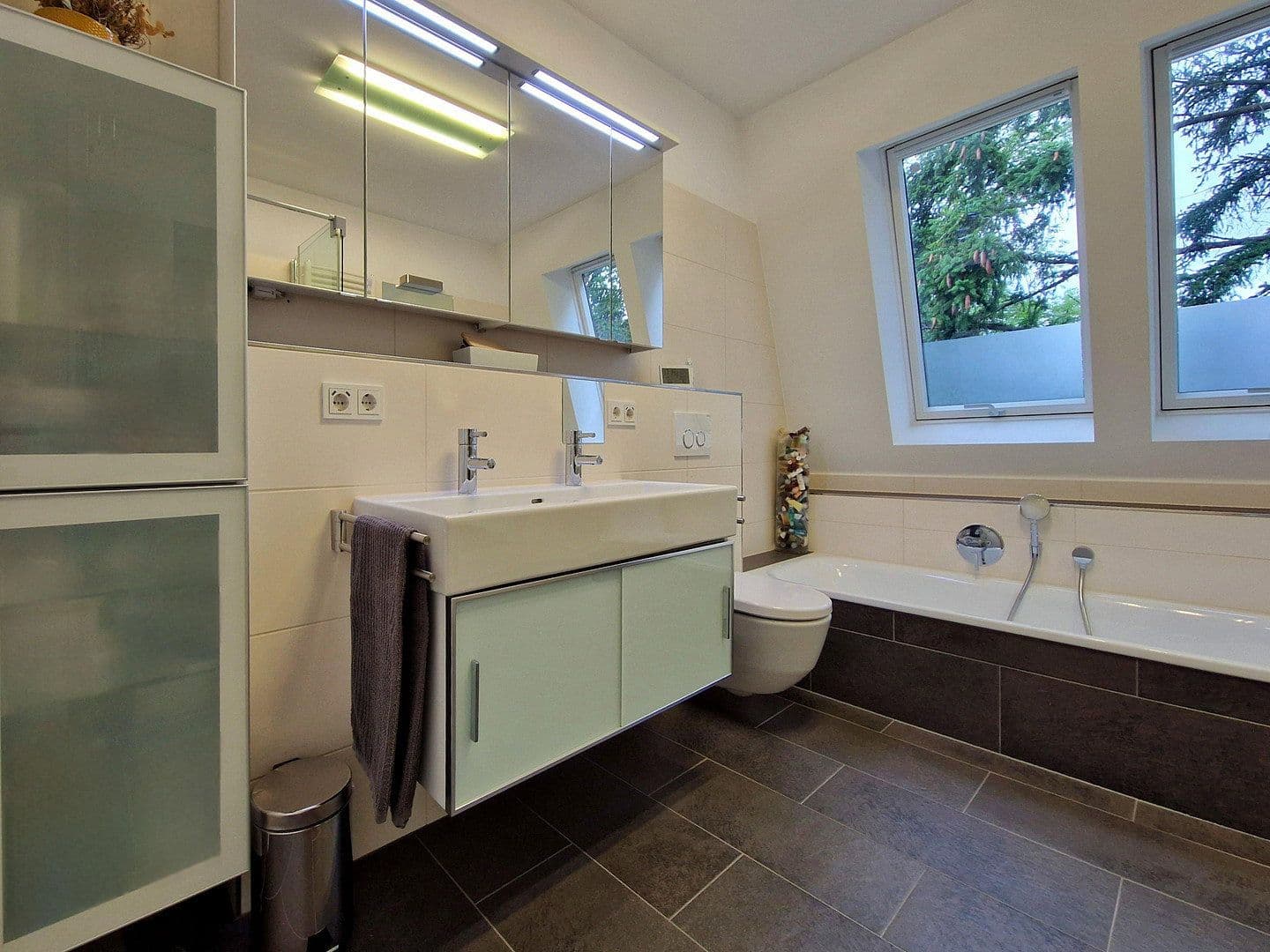 Prodej bytu 4+1 129 m², Hamburg, Hamburg Prodej bytu 4+1 129 m², Hamburg, Hamburg