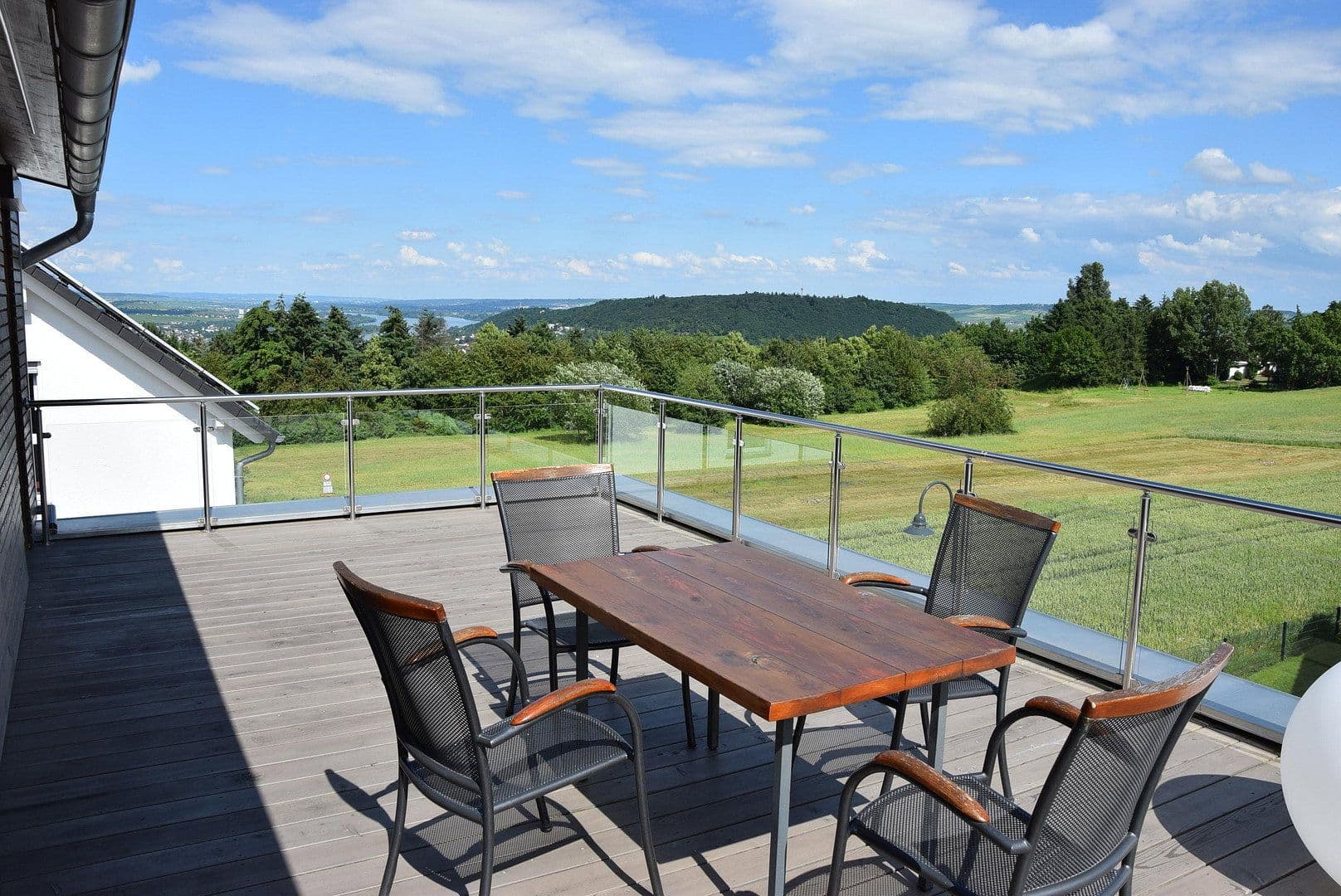 Prodej domu 224 m², pozemek 785 m², Weiler bei Bingen, Porýní-Falc Prodej domu 224 m², pozemek 785 m², Weiler bei Bingen, Porýní-Falc