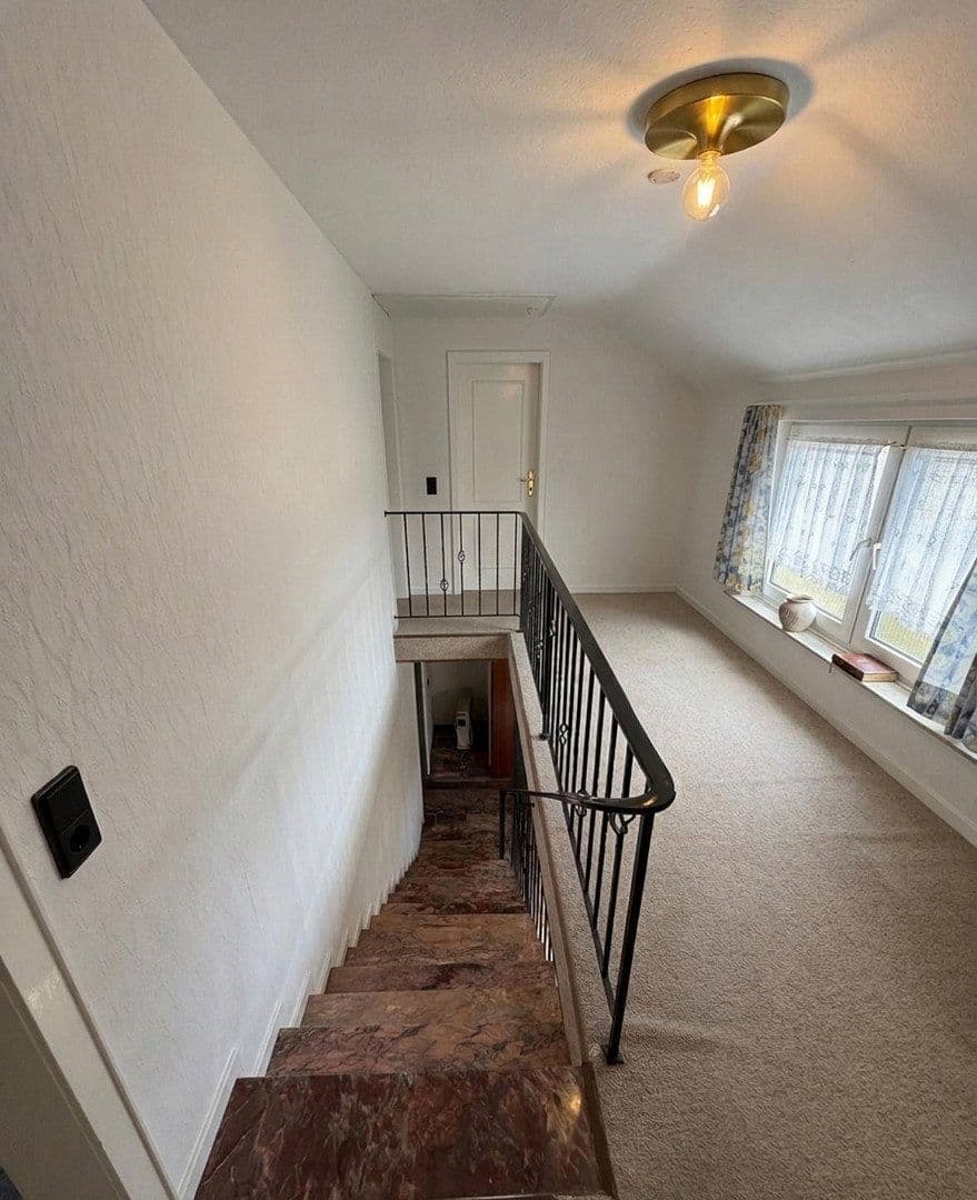 Prodej domu 111 m², pozemek 554 m², Kürten, Severní Porýní-Vestfálsko Prodej domu 111 m², pozemek 554 m², Kürten, Severní Porýní-Vestfálsko