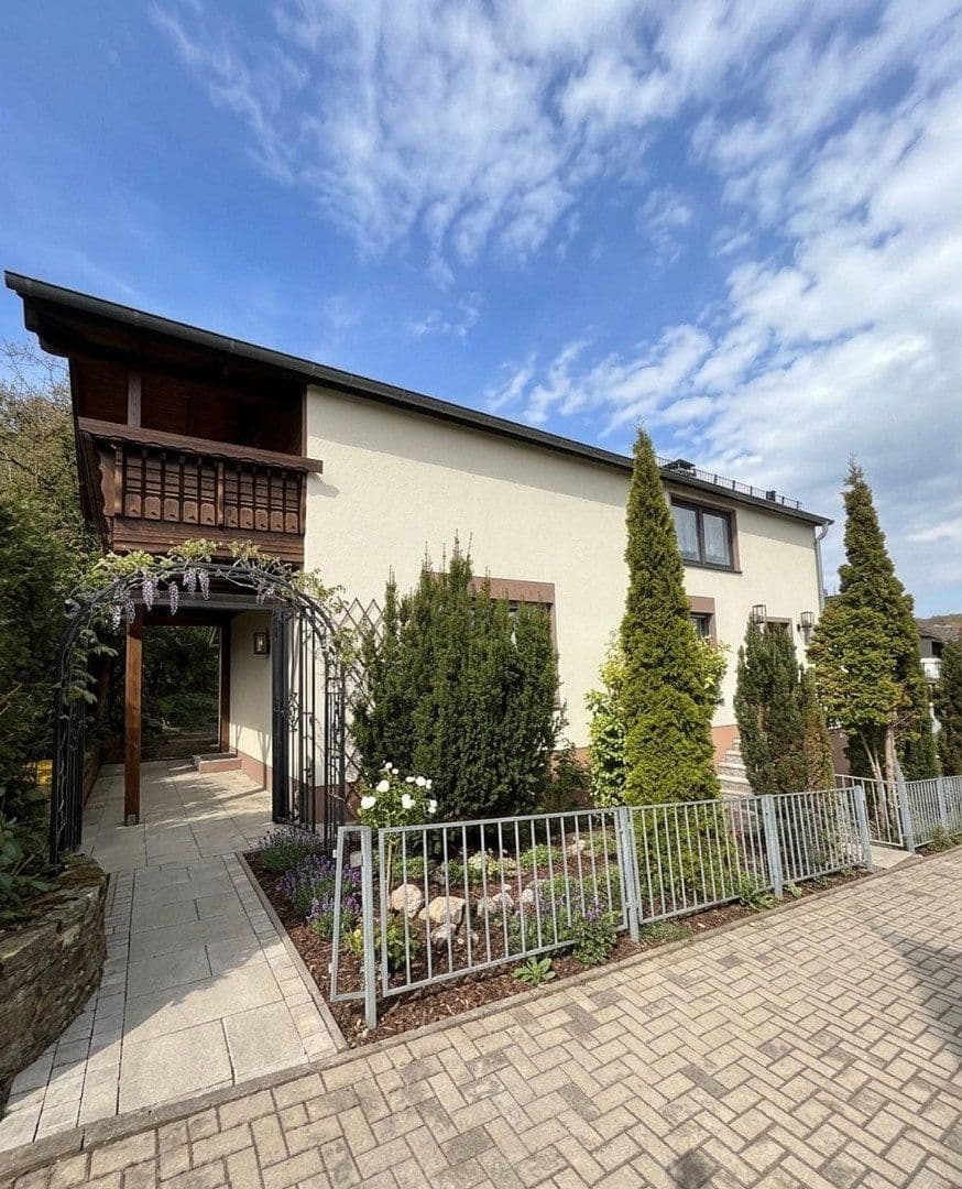 Prodej domu 111 m², pozemek 554 m², Kürten, Severní Porýní-Vestfálsko Prodej domu 111 m², pozemek 554 m², Kürten, Severní Porýní-Vestfálsko