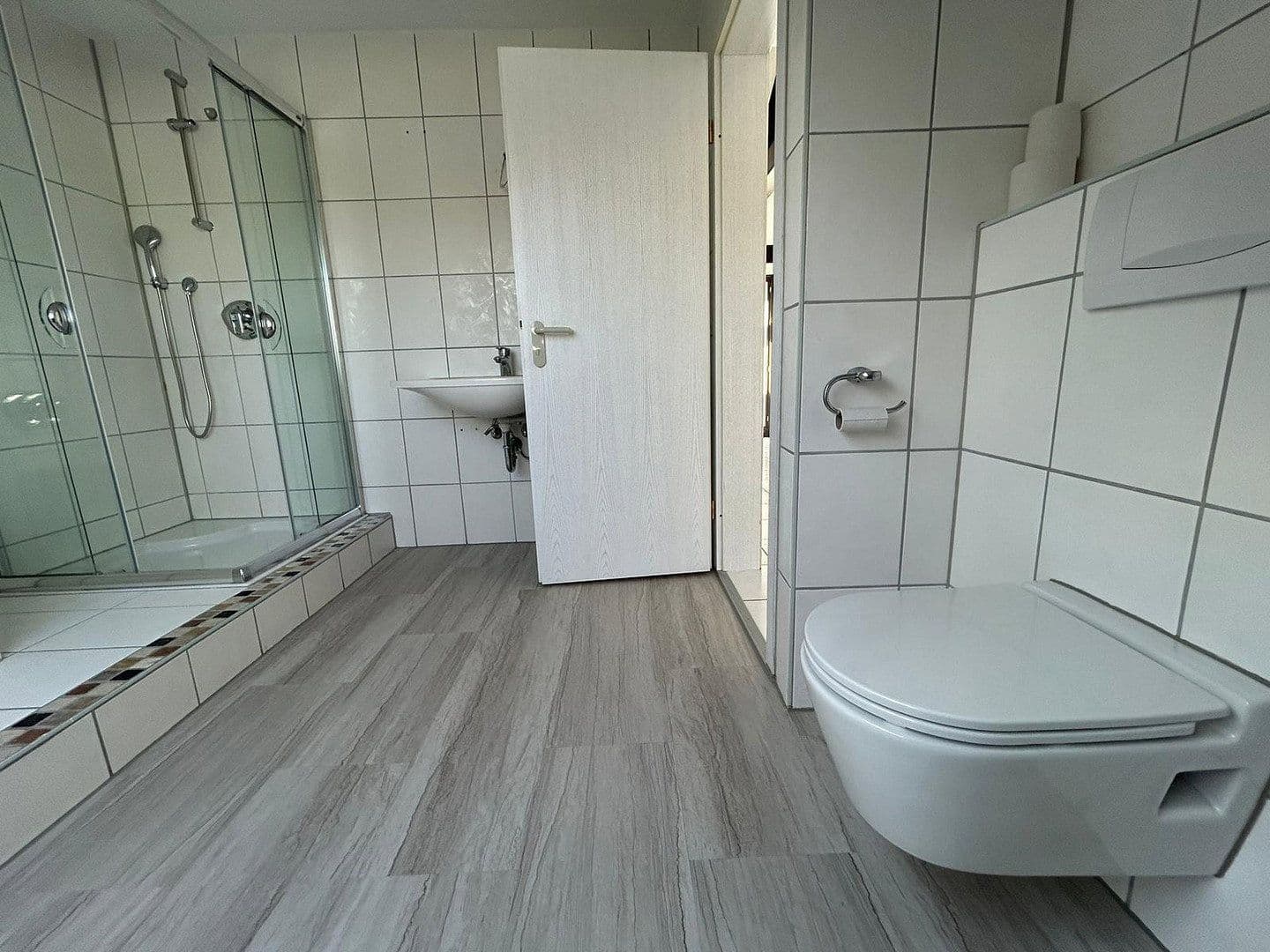 Pronájem bytu 3+1 74 m², Röngtenstr. 10, Karlsdorf-Neuthard, Bádensko-Württembersko Pronájem bytu 3+1 74 m², Röngtenstr. 10, Karlsdorf-Neuthard, Bádensko-Württembersko