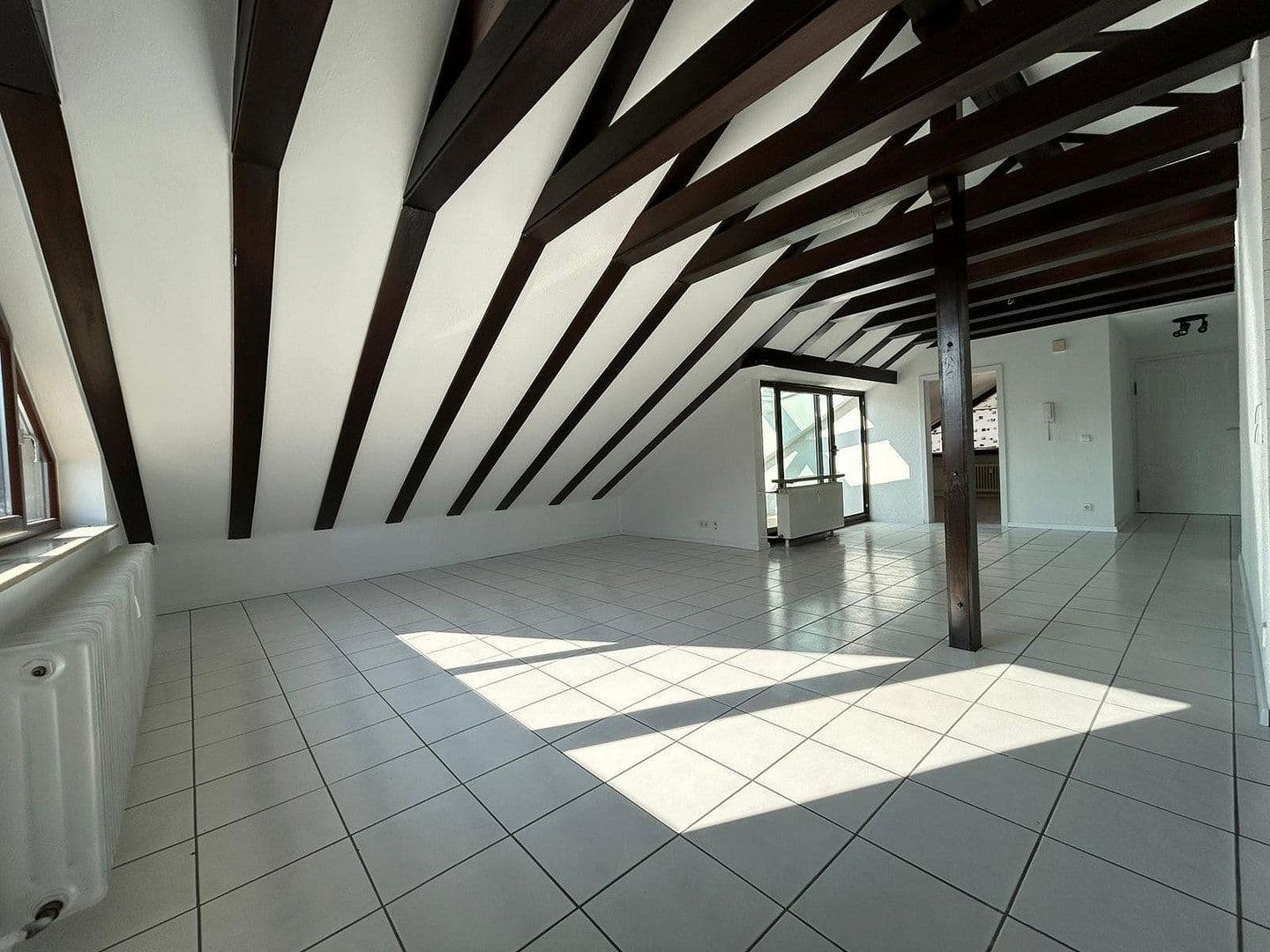 Pronájem bytu 3+1 74 m², Röngtenstr. 10, Karlsdorf-Neuthard, Bádensko-Württembersko Pronájem bytu 3+1 74 m², Röngtenstr. 10, Karlsdorf-Neuthard, Bádensko-Württembersko