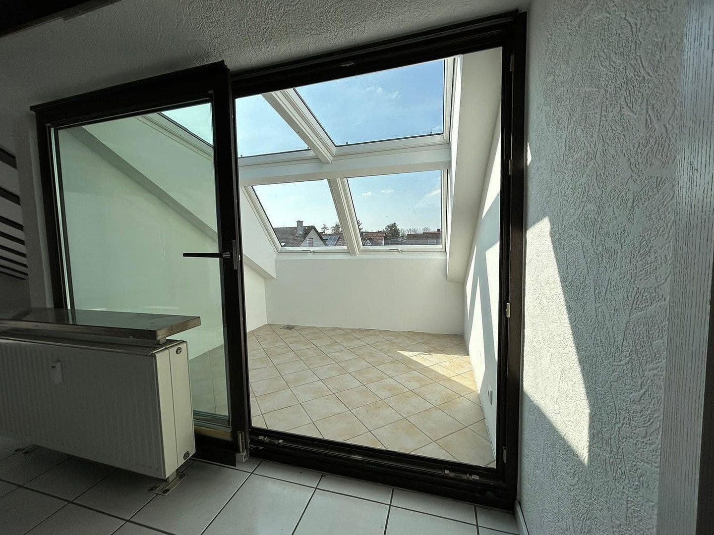 Pronájem bytu 3+1 74 m², Röngtenstr. 10, Karlsdorf-Neuthard, Bádensko-Württembersko Pronájem bytu 3+1 74 m², Röngtenstr. 10, Karlsdorf-Neuthard, Bádensko-Württembersko