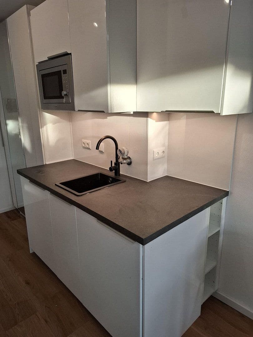 Pronájem bytu 1+1 30 m², Jakob-Hagenbucher Straße, München, Bavorsko Pronájem bytu 1+1 30 m², Jakob-Hagenbucher Straße, München, Bavorsko