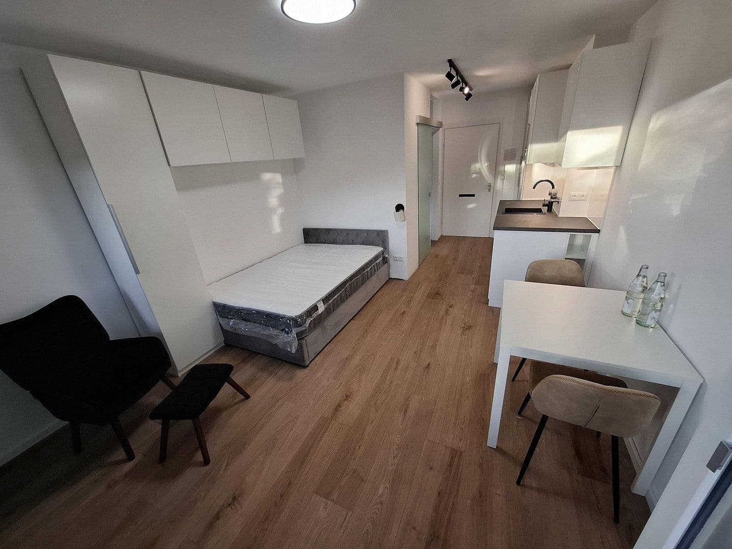 Pronájem bytu 1+1 30 m², Jakob-Hagenbucher Straße, München, Bavorsko Pronájem bytu 1+1 30 m², Jakob-Hagenbucher Straße, München, Bavorsko