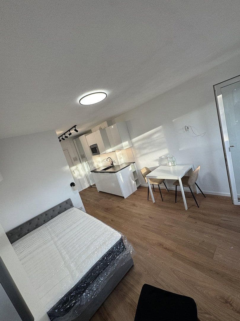 Pronájem bytu 1+1 30 m², Jakob-Hagenbucher Straße 4, München, Bavorsko Pronájem bytu 1+1 30 m², Jakob-Hagenbucher Straße 4, München, Bavorsko