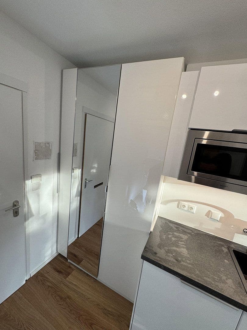 Pronájem bytu 1+1 30 m², Jakob-Hagenbucher Straße 4, München, Bavorsko Pronájem bytu 1+1 30 m², Jakob-Hagenbucher Straße 4, München, Bavorsko