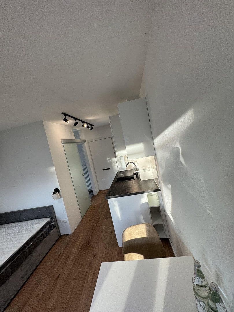 Pronájem bytu 1+1 30 m², Jakob-Hagenbucher Straße 4, München, Bavorsko Pronájem bytu 1+1 30 m², Jakob-Hagenbucher Straße 4, München, Bavorsko