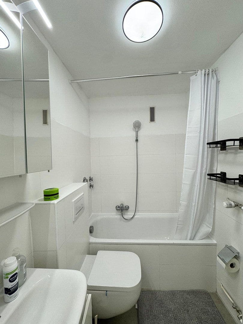 Pronájem bytu 1+1 80 m², Frankfurter Ring 14, München, Bavorsko Pronájem bytu 1+1 80 m², Frankfurter Ring 14, München, Bavorsko