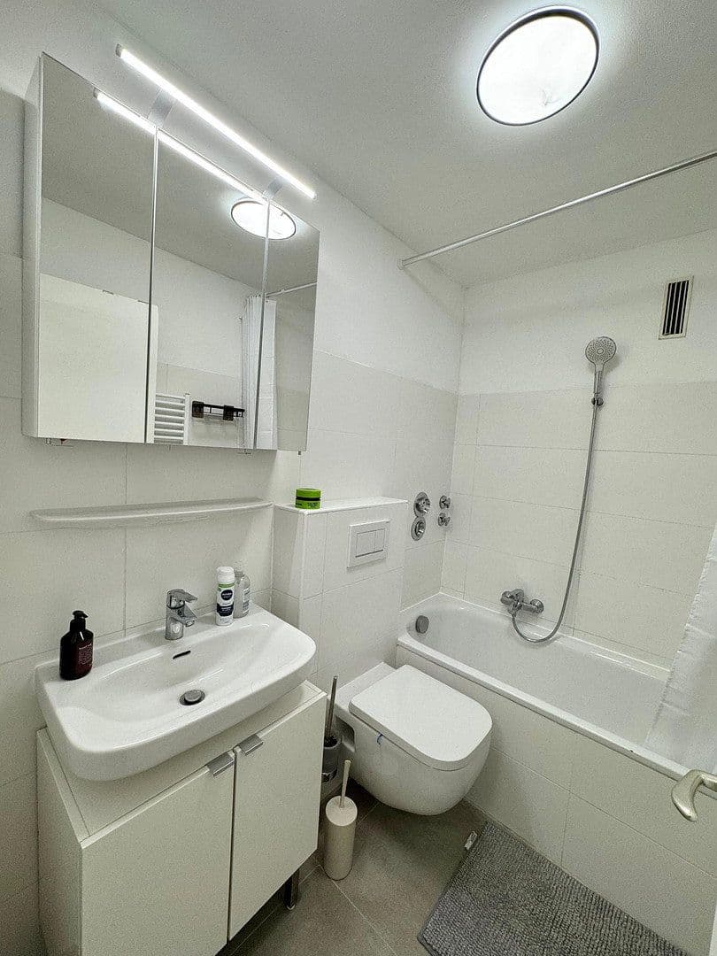 Pronájem bytu 1+1 80 m², Frankfurter Ring 14, München, Bavorsko Pronájem bytu 1+1 80 m², Frankfurter Ring 14, München, Bavorsko