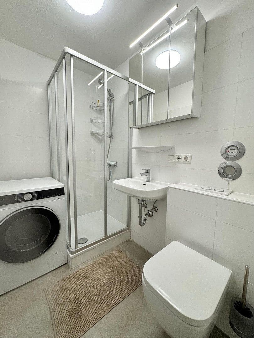 Pronájem bytu 1+1 80 m², Frankfurter Ring 14, München, Bavorsko Pronájem bytu 1+1 80 m², Frankfurter Ring 14, München, Bavorsko