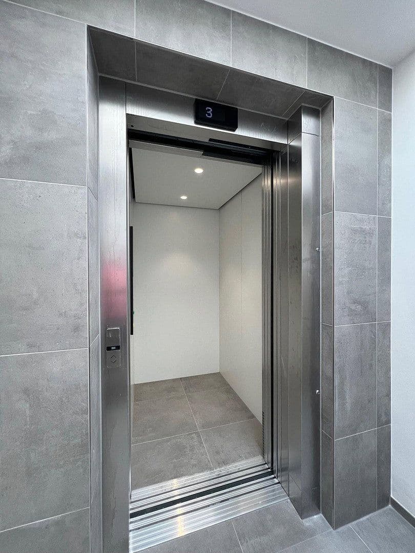 Pronájem bytu 3+1 95 m², Ostendorfstraße 37, Berlin, Berlín Pronájem bytu 3+1 95 m², Ostendorfstraße 37, Berlin, Berlín