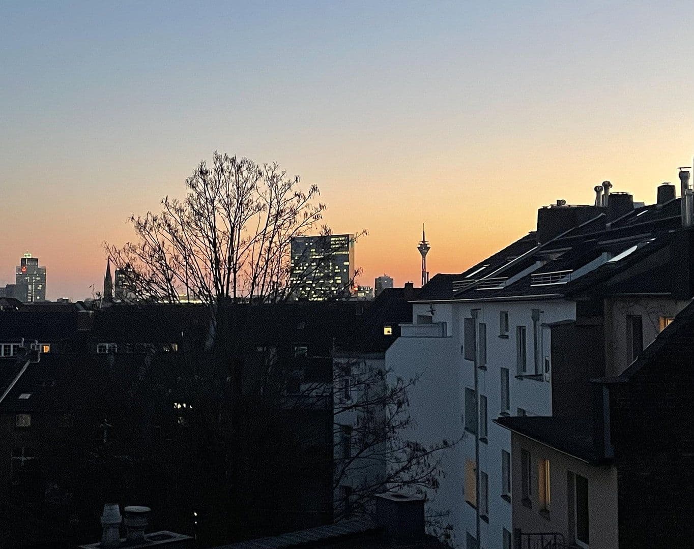 Prodej bytu 5+1 126 m², Schinkelstr. 80, Düsseldorf, Severní Porýní-Vestfálsko Prodej bytu 5+1 126 m², Schinkelstr. 80, Düsseldorf, Severní Porýní-Vestfálsko