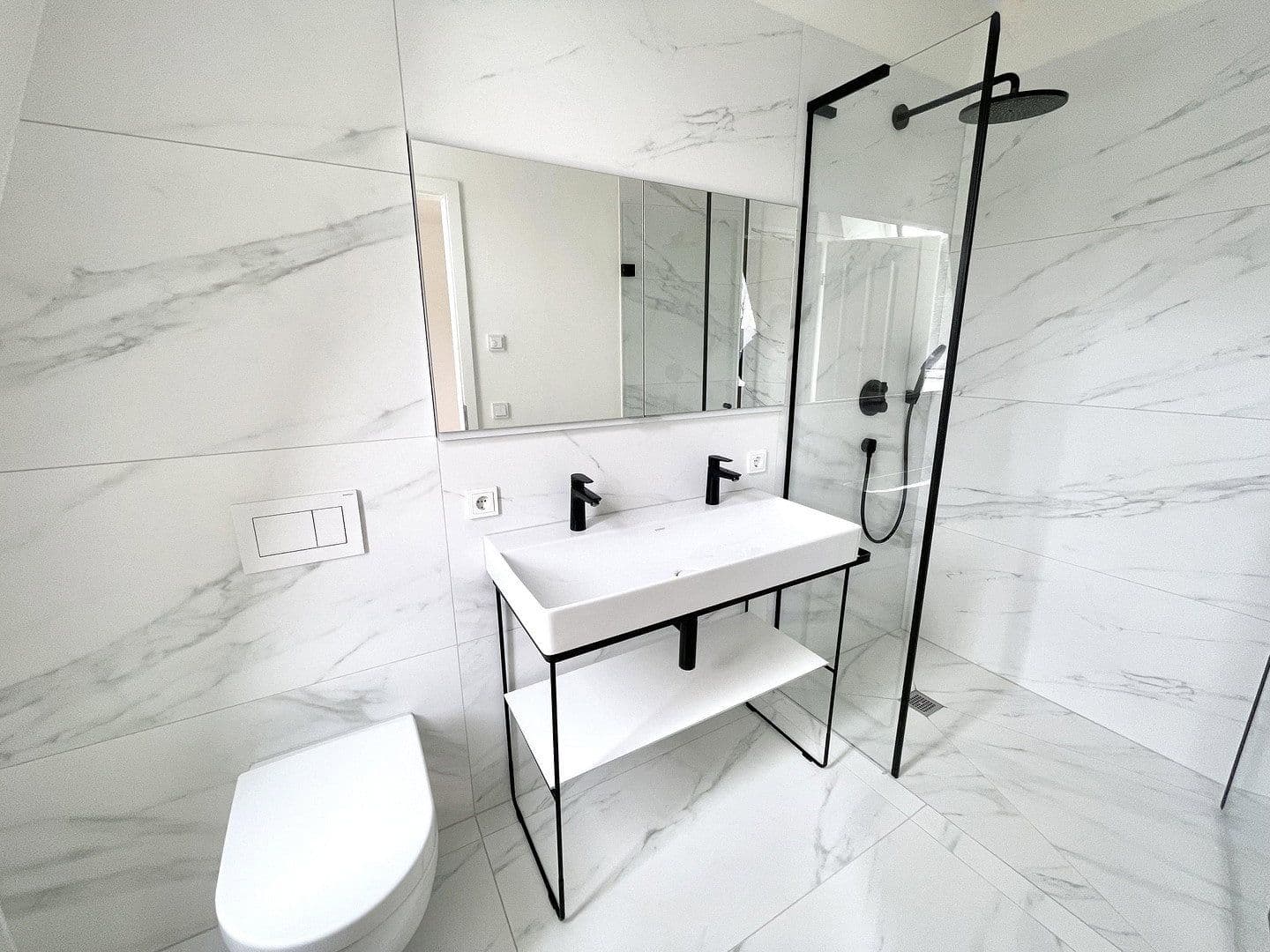 Prodej bytu 5+1 126 m², Schinkelstr. 80, Düsseldorf, Severní Porýní-Vestfálsko Prodej bytu 5+1 126 m², Schinkelstr. 80, Düsseldorf, Severní Porýní-Vestfálsko