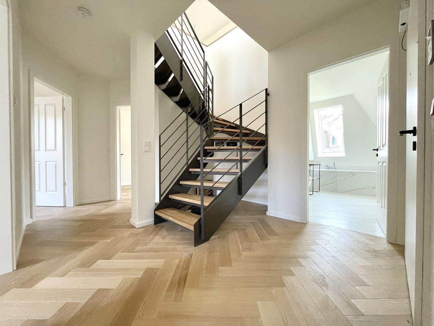 Prodej bytu 5+1 126 m², Schinkelstr. 80, Düsseldorf, Severní Porýní-Vestfálsko Prodej bytu 5+1 126 m², Schinkelstr. 80, Düsseldorf, Severní Porýní-Vestfálsko