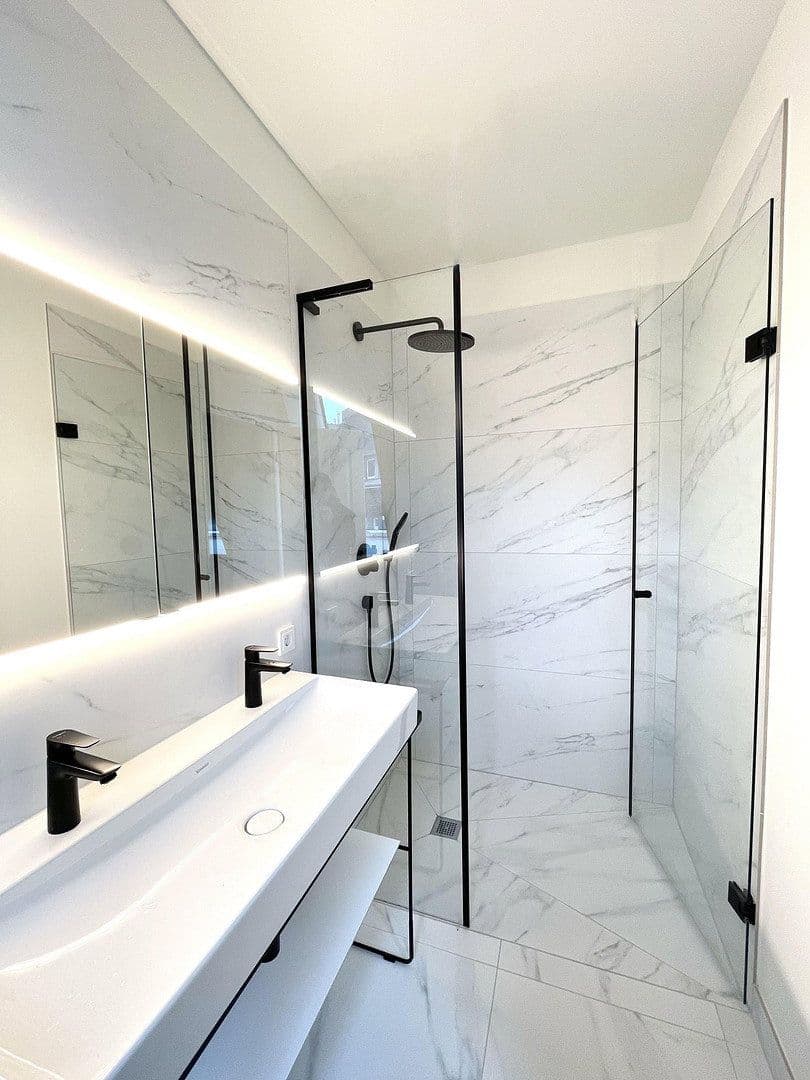 Prodej bytu 5+1 126 m², Schinkelstr. 80, Düsseldorf, Severní Porýní-Vestfálsko Prodej bytu 5+1 126 m², Schinkelstr. 80, Düsseldorf, Severní Porýní-Vestfálsko