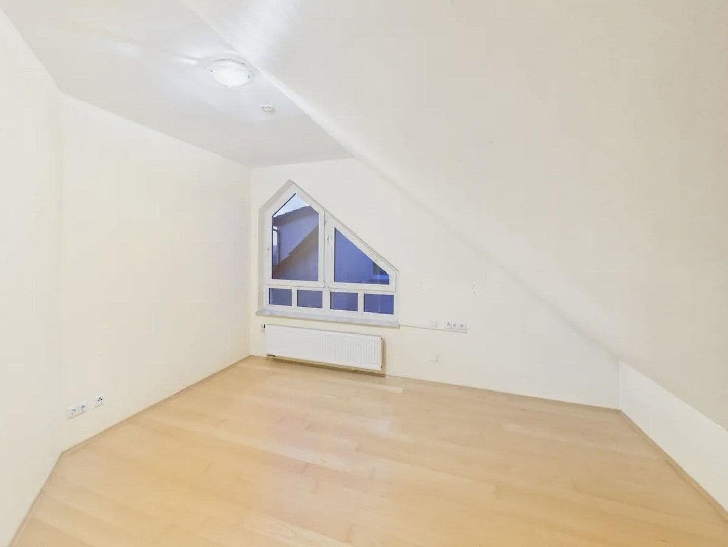 Prodej domu 520 m², pozemek 697 m², Fritz-Ulrich-Str. 105, Heilbronn, Bádensko-Württembersko Prodej domu 520 m², pozemek 697 m², Fritz-Ulrich-Str. 105, Heilbronn, Bádensko-Württembersko