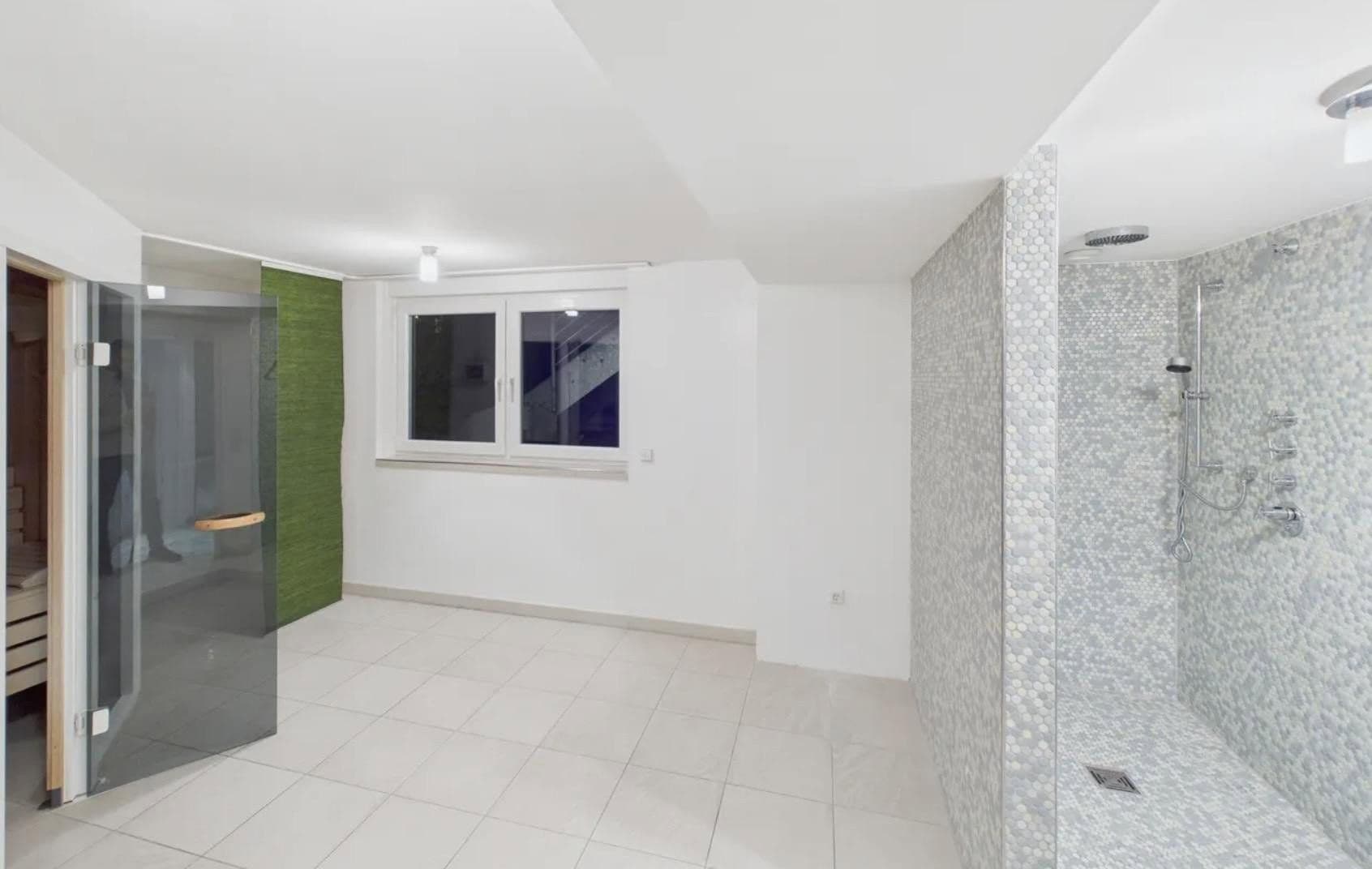 Prodej domu 520 m², pozemek 697 m², Fritz-Ulrich-Str. 105, Heilbronn, Bádensko-Württembersko Prodej domu 520 m², pozemek 697 m², Fritz-Ulrich-Str. 105, Heilbronn, Bádensko-Württembersko