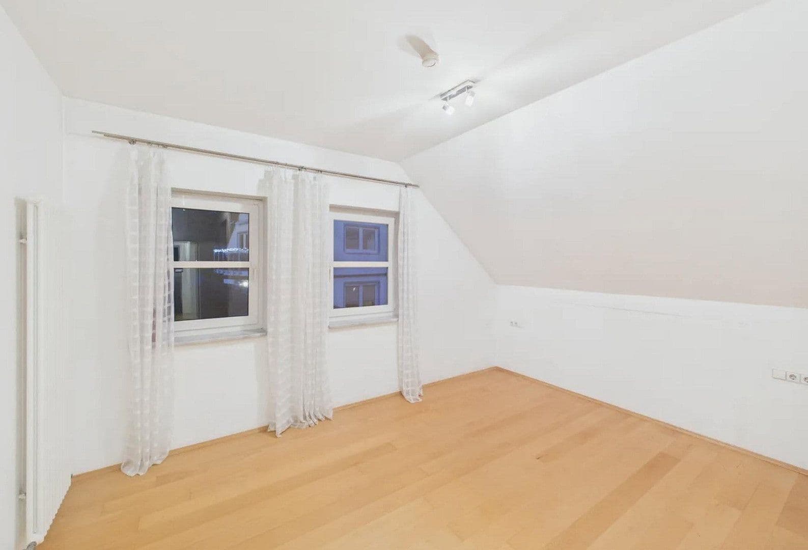 Prodej domu 520 m², pozemek 697 m², Fritz-Ulrich-Str. 105, Heilbronn, Bádensko-Württembersko Prodej domu 520 m², pozemek 697 m², Fritz-Ulrich-Str. 105, Heilbronn, Bádensko-Württembersko