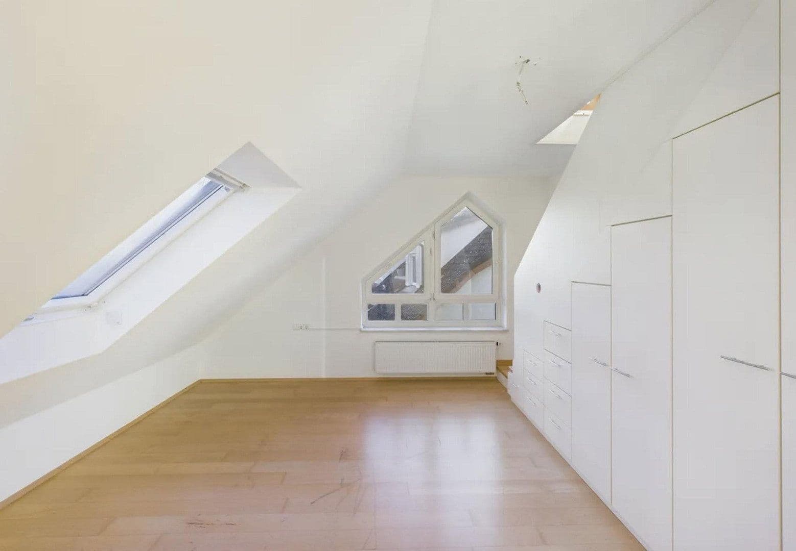 Prodej domu 520 m², pozemek 697 m², Fritz-Ulrich-Str. 105, Heilbronn, Bádensko-Württembersko Prodej domu 520 m², pozemek 697 m², Fritz-Ulrich-Str. 105, Heilbronn, Bádensko-Württembersko