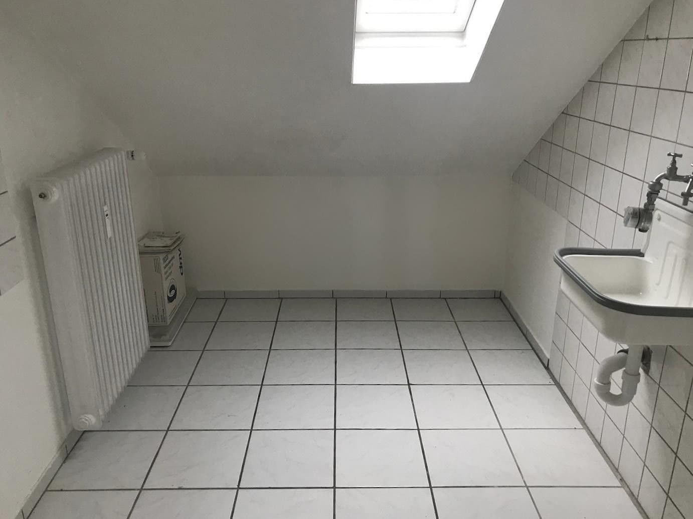 Pronájem bytu 3+1 74 m², Erbschlöer Straße, Wuppertal - Ronsdorf, Severní Porýní-Vestfálsko Pronájem bytu 3+1 74 m², Erbschlöer Straße, Wuppertal - Ronsdorf, Severní Porýní-Vestfálsko