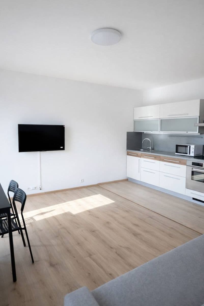 Pronájem bytu 2+kk 45 m², Zubrnická, Praha, Praha Pronájem bytu 2+kk 45 m², Zubrnická, Praha, Praha