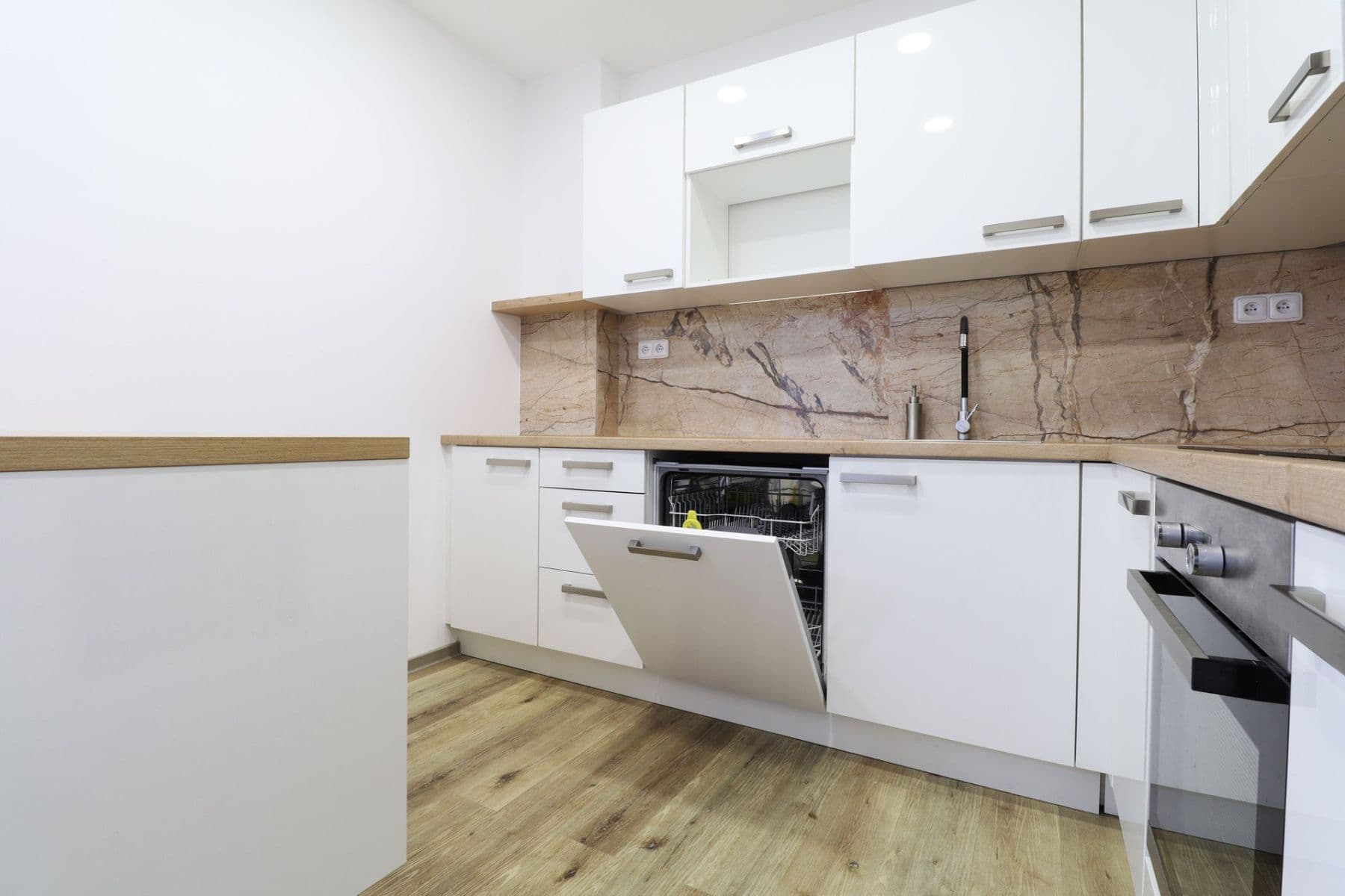 Pronájem bytu 3+kk 75 m², Hyacintová, Praha, Praha Pronájem bytu 3+kk 75 m², Hyacintová, Praha, Praha